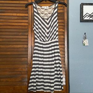 Effortless easy dark gray with lace dress